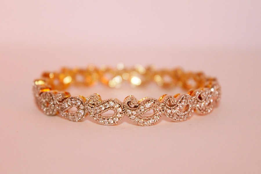 Pavé gold bangle